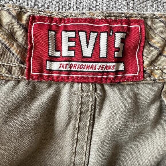 Y2K Levi’s Khaki Cargo Shorts Men’s 40 Classic Fit 11” Inseam Casual Summer - Picture 5 of 10